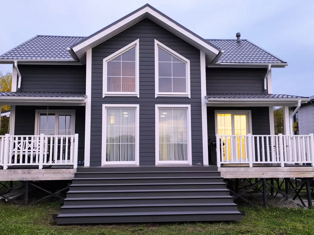 Крыльцо из ДПК в скандинавском стиле